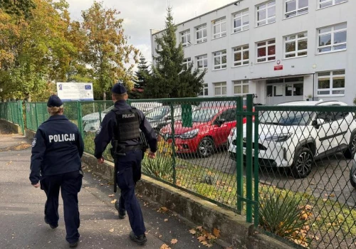 „To był tylko żart”. Nieśmieszny. Zagrożenia w szkołach. Policja reaguje