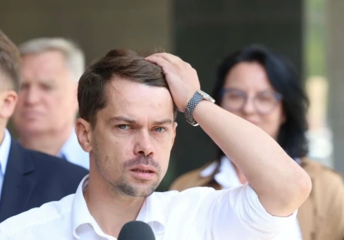 Seks, narkotyki i władza. „Podał mi narkotyki przez śluzówkę”.