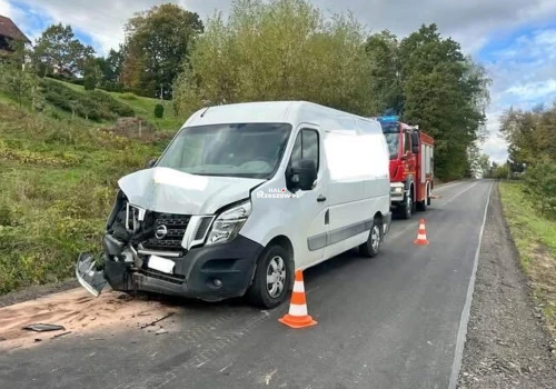 Zderzenie busa ze śmieciarką w Lutczy. Jedna osoba trafiła do szpitala