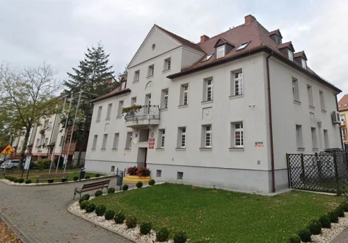 Zatrudnili kumpla, żeby utrzymać koalicję w powiecie. Teraz nie chcą nawet powiedzieć, jakie ma kompetencje i czym się zajmuje