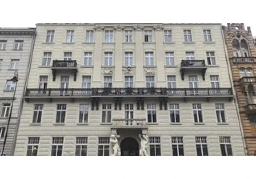 Kamienica pod Gigantami już po remoncie. Tak wygląda architektoniczna perła Warszawy, która przetrwała wojnę