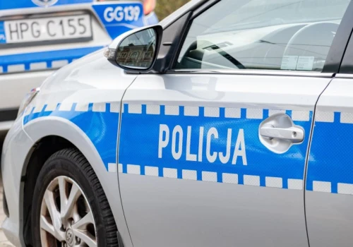 Atak nożem przed szkołą w Warszawie. 21-latka raniła dwie nastolatki