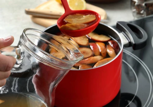 Seniorzy powinni zajadać się tym tanim owocem. Pochłania cholesterol, dba o jelita