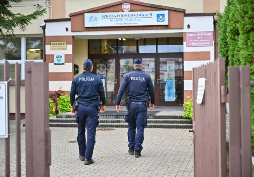 Policja wraca do szkół. Funkcjonariusze będą pilnować bezpieczeństwa do odwołania