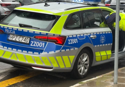 Trzy nastolatki zaatakowane nożem w szkole w Warszawie! Na miejscu policja i straż