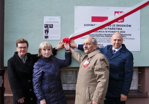XXVII LO w Lublinie uczciło Zesłańców Sybiru. Jubileusz i odsłonięcie nowego muralu