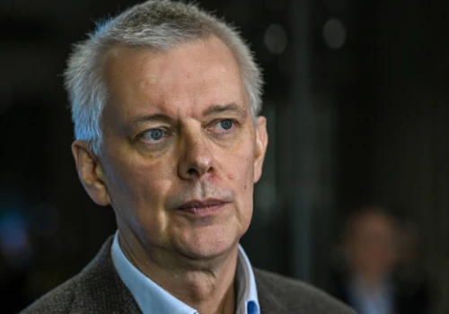 Rosyjski ślad w atakach na szkoły? Siemoniak zabrał głos