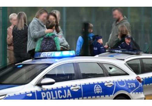 Patrole policji wracają do szkół. "Będą kontrolować plecaki"