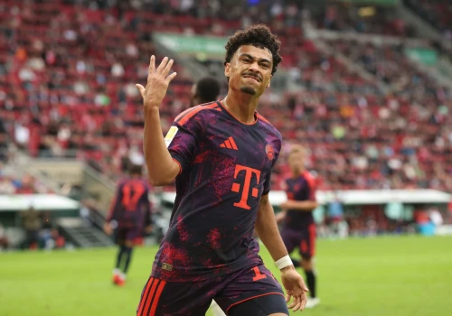 Wpadka Bayernu w Augsburgu. Historyczny gol i koszmar Neuera