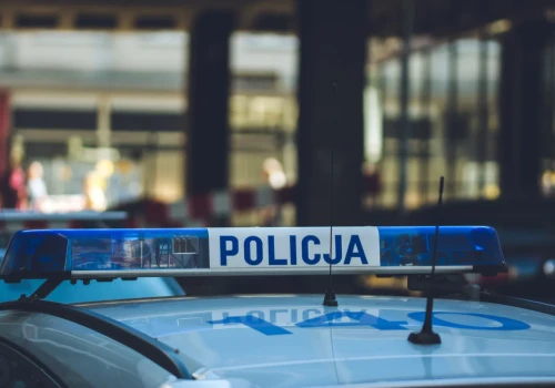 21-latka zaatakowała nożem dwie nastolatki w Warszawie. Napastniczkę obezwładnił pracownik szkoły