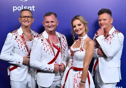 MIG na Roztańczonym PGE Narodowym. Zespół wybrał białe stylizacje