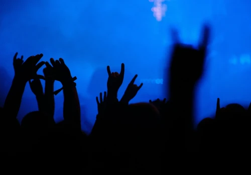 Slayer zamiast relaksacyjnej playlisty? Heavy metal może mieć zaskakujący wpływ na odczuwanie bólu