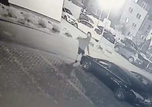Bezkarny wandal terroryzuje zmotoryzowanych w Rzeszowie. Podali sprawcę “na tacy”, a policja… zawiesiła śledztwo