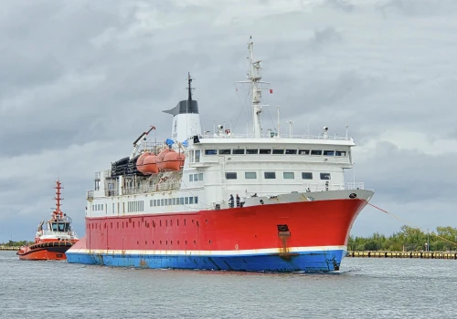 Po roku postoju w Gdyni Vestland Adventurer trafił do Gdańska