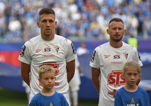 PKO Ekstraklasa: mocarny lider, Lech Poznań w pogoni, zobacz tabelę
