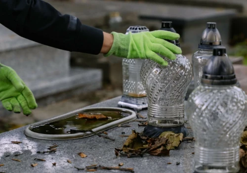 Ile kosztuje sprzątanie grobu przed Wszystkimi Świętymi? Ceny w 2026 roku