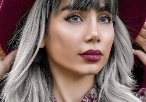 French Blending to siwe włosy bez granicy odrostu. Trend dla kobiety, które lubią naturalność