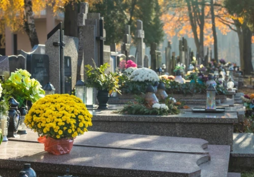 Przepisy sprzed prawie 70 lat do zmiany. Rząd bierze się za cmentarze