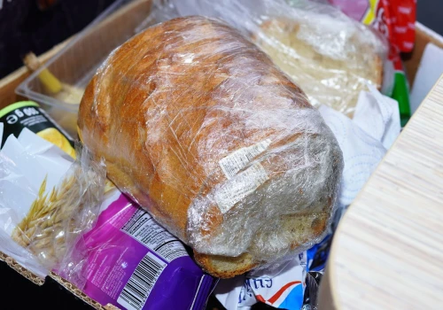 Polacy robią to z chlebem od lat. Niechcący przyspieszają jego czerstwienie