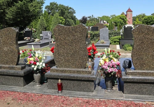Koszty miejsca na cmentarzu w 2026 roku. Ile trzeba zapłacić za dzierżawę?