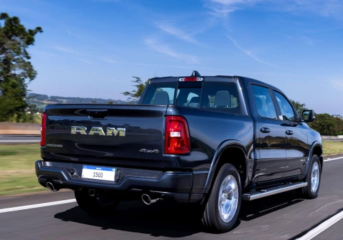 RAM 1500 może nie ostrzec o spadku ciśnienia. 16.385 pickupów do serwisu