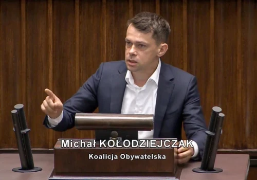 Zarzuty przemocy, gróźb i narkotyków. Sprawa Kołodziejczaka odsłania kulisy „dużej polityki”?