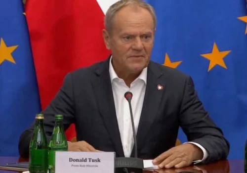 Ataki nożowników w szkołach. Tusk ujawnia, co stoi za falą przemocy