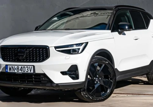 Test: Volvo XC40 B4 Ultra Black Edition to weteran, który nie boi się młodzieży. Ma parę blizn i wciąż wiele atutów
