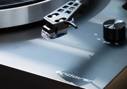 Dobry gramofon nie musi wymagać instrukcji grubości książki. Andover ma na to pomysł