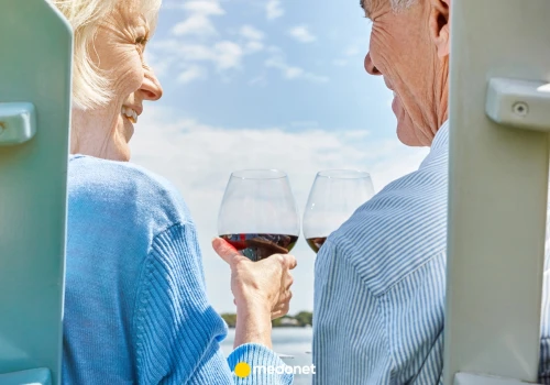 Przebadali 135 tys. seniorów i nie mają złudzeń. Tak alkohol wpływa na ich zdrowie