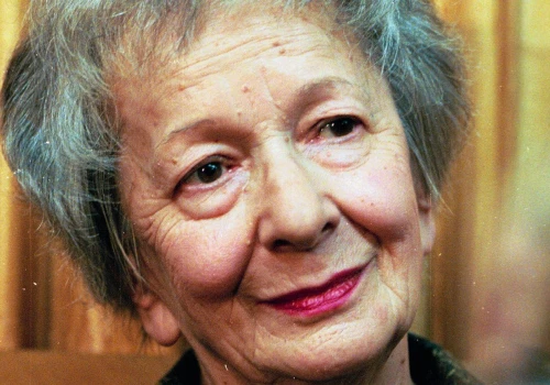 Nie mieli ślubu i mieszkali osobno. To on skradł serce 43-letniej Szymborskiej. "Największa miłość"
