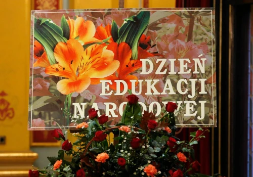 Rodzice kłócą się o składkę na Dzień Nauczyciela. 