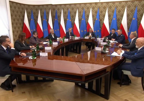 Ataki w szkołach. 117 zatrzymanych, Tusk zapowiada dalsze kontrole
