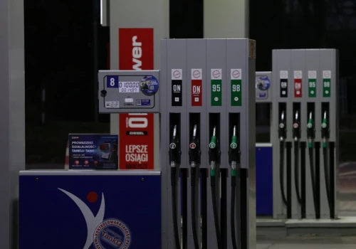 Polacy ocenili obniżki cen paliw. Nowy sondaż pokazuje podział