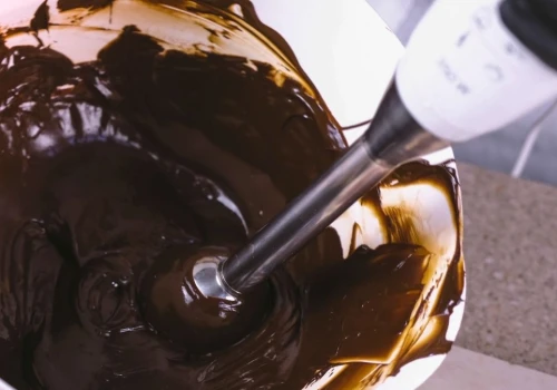 Patent cukiernika na idealną polewę czekoladową. Jest błyszcząca i nie pęka