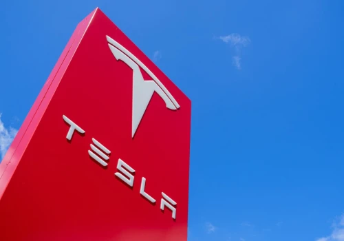 Koniec z „Full Self-Driving” w Europie. Tesla idzie na kompromis w sprawie asystenta kierowcy