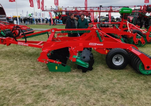Agro-Masz Fox ST to półzawieszana brona talerzowa z szerokimi możliwościami konfiguracji