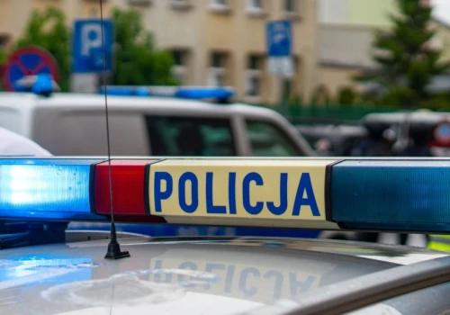 Mężczyzna z nożem ruszył na policjanta w Nowym Sączu. Padły strzały, 41-latek nie żyje
