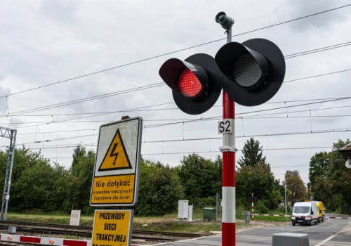 Sejm zdecydował. Za czerwone światło na przejeździe stracisz prawo jazdy