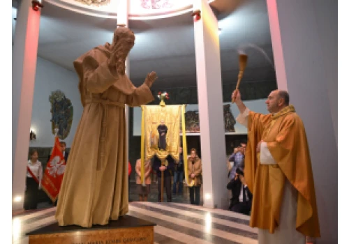 W gdyńskim kościele stanął pomnik św. Maksymiliana Marii Kolbego