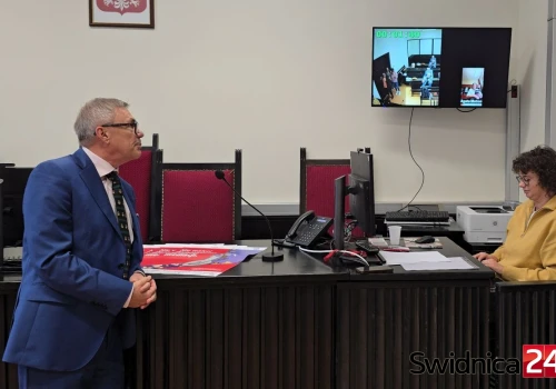 Sztuczna inteligencja i zeznania przez telefon. Nowoczesne narzędzia przyśpieszą procesy sądowe?