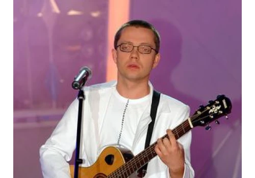 Żona zostawiła go dla przyjaciela. 