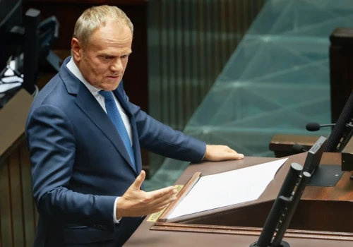 Groźby zamachu na Tuska i szefa MON. Policja zatrzymała mężczyznę