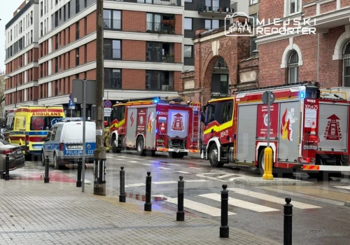 21-latka podejrzana o usiłowanie zabójstwa trzech osób. Atak przy szkole na Pradze-Południe. Sąd zdecydował o areszcie