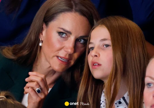 Księżna Kate i Charlotte przyłapane na podróży metrem. Tak się zachowywały