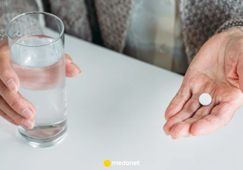 Seniorzy nie biorą tych dwóch witamin. Są kluczowe dla zdrowia
