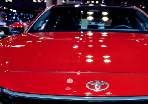 Chińskie auta gonią japońską Toyotę. Decydujące starcie rozegra się we flotach