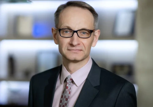 Nowe leki będą droższe i wchodzić do Polski z opóźnieniem? Gen. Gielerak o tym, jak reagować
