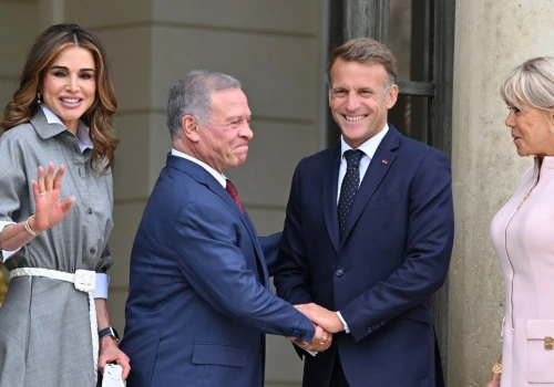 Elegancka sukienka do pracy? Królowa Rania znalazła idealny model