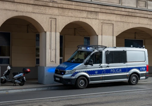 POZNAŃ: Policja i straż miejska przy szkołach także w poniedziałek